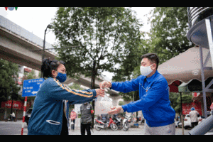 COVID-19: 'Đánh một trận rồi về cày ruộng' hay 'tay cày, tay súng'?