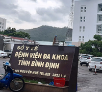 Bị cấm bán hàng rong, người phụ nữ lăng mạ lực lượng phòng dịch