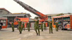 Video: Công an TP Hà Nội nhảy vũ điệu 'Ghen Cô Vy' đẩy lùi COVID-19