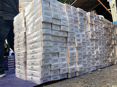 Mạo danh cảnh sát, mang súng đi cướp thuốc lá lậu