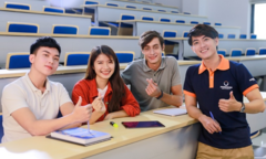 Trường đại học giảm 7% học phí và tặng thêm tiền cho sinh viên