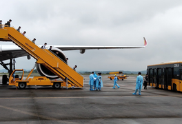 Chuyến bay chở 308 kỹ sư Hàn Quốc hạ cánh tại sân bay quốc tế Vân Đồn