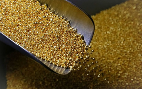 Giá vàng cuối tuần lao dốc, mất mốc 1.700 USD/ounce