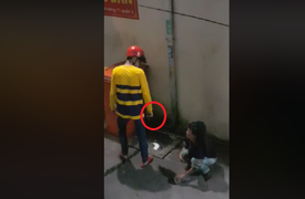Phẫn nộ nam thanh niên mặc áo xe ôm công nghệ cầm dao khống chế, hiếp dâm cô gái
