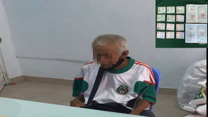 Ông lão ăn xin có 12 chứng minh thư được nhận lại 54 triệu đồng