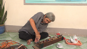 Video: Họa sĩ ở An Giang chế nhạc cụ từ đồ phế liệu