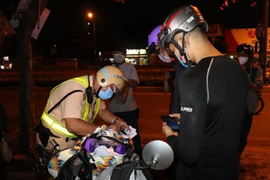 Ảnh: Cảnh sát TP.HCM kiểm tra, ngăn việc lợi dụng dịch COVID-19 để đua xe