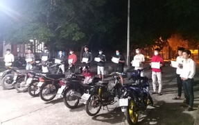 Phớt lờ lệnh cấm, hàng chục ‘quái xế’ tụ tập đua xe trên cầu Giao Thủy