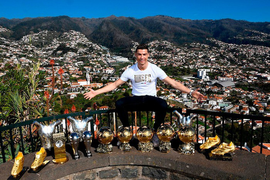 Phát hiện 'ổ dịch' COVID-19 gần nhà Ronaldo