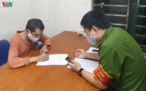 Tạm giữ kẻ loan tin Việt Nam có người chết vì COVID-19