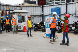 Video: Công nhân tuyến Metro số 1 hối hả thi công giữa dịch COVID-19