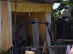 Kẻ cuồng ghen chờ trước cửa nhà người yêu, đâm chết tình địch