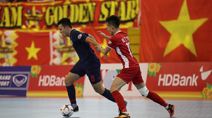 Ngôi sao tuyển Thái Lan bán thịt nướng mùa COVID-19