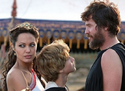 Bạn trai cũ tiết lộ chuyện yêu Angelina Jolie