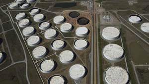 Dầu dư thừa, hàng loạt công ty Mỹ gấp rút lùng chỗ chứa 