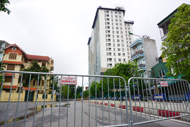 Cận cảnh khu vực phong tỏa, chuẩn bị phá dỡ công trình 8B Lê Trực giai đoạn 2