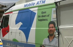 Video: Ấn Độ triển khai ATM di động giúp dân rút tiền khi bị phong tỏa