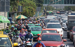 TP.HCM cho phép taxi, xe công nghệ, xe khách liên tỉnh hoạt động từ 24/4