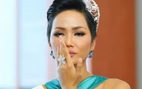 H'Hen Niê bức xúc khi bị mạo danh