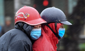 Cuối tháng 4, Hà Nội lạnh nhất trong 50 năm