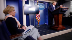 Điều phối viên COVID-19 cúi gằm khi Tổng thống Trump họp báo
