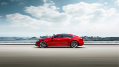 Tesla Model S bản cập nhật ngang tốc độ 'siêu xe cơ bắp' Dodge Demon