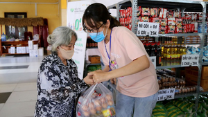 Cùng xem 'siêu thị 0 đồng' dành cho người nghèo ở TP.HCM