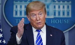 Đề xuất tiêm chất khử trùng diệt virus bị phản đối kịch liệt, ông Trump nói gì?