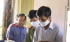 Bắt giám đốc doanh nghiệp làm giả công văn để lừa đảo