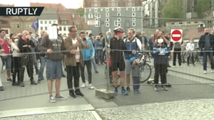 COVID-19: Người biểu tình đòi dỡ bỏ hàng rào ở biên giới Ba Lan và Đức