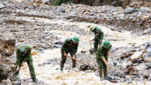 Mưa không dứt khiến việc tìm kiếm người mất tích gặp khó khăn tại Lai Châu