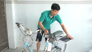 Video: Thầy giáo chế xe đạp chạy bằng năng lượng mặt trời