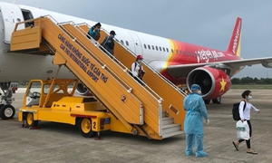 105 người việt từ Indonesia trở về nước cách ly tại Sóc Trăng