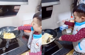 Cậu bé 5 tuổi đứng rang cơm thành thục khiến người lớn khâm phục