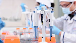 Bản tin COVID-19 ngày 27/4: Máy Realtime PCR của Đà Nẵng giá gần 1,4 tỉ đồng