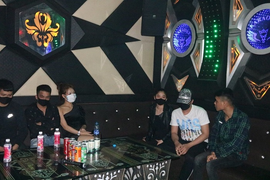 Bất chấp lệnh cấm, quán karaoke ở Đồ Sơn vẫn đón khách giữa mùa dịch