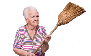 Mẹ đẻ quyết liệt ngăn cản em tái hôn với chồng cũ