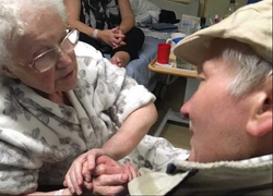 Vợ qua đời vì COVID-19, chồng tháo mặt nạ thở oxy để chết cùng