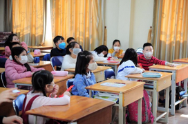 Học sinh TP.HCM trở lại trường phải giữ khoảng cách một mét trở lên