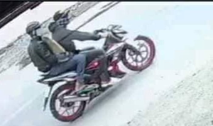 Truy tìm hai kẻ xịt hơi cay cướp tiệm vàng ở TP.HCM