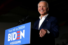 Ứng viên Tổng thống Joe Biden phủ nhận tấn công tình dục cấp dưới