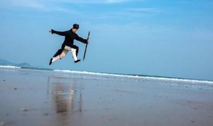 Đạo sĩ Võ Đang 'gặp họa' sau màn khinh công chạy trên mặt nước