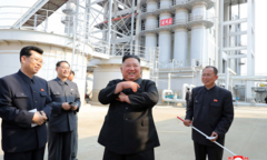 Ông Kim Jong-un xuất hiện trở lại, người dân 'hò reo như sấm dậy'