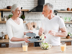 7 thực phẩm tăng cường miễn dịch, phòng COVID-19 cho người cao tuổi