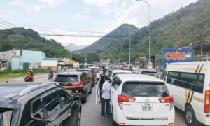 21 tiếng 'hành xác' đến Đà Lạt: Con khóc, vợ chồng gây gổ, nơm nớp lo COVID-19