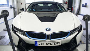 BMW i8 siêu mạnh mẽ sau khi được 'độ'