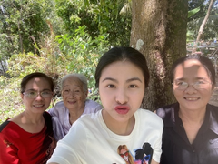 Vân Trang khám phá khu vườn rộng 5 mẫu của gia đình