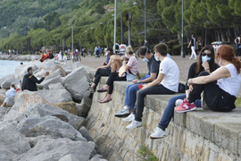 Italy nới phong tỏa sau 2 tháng, dân vui nhưng phập phồng lo lắng 