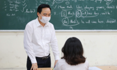 Bộ trưởng GD&ĐT: Linh hoạt giãn cách lớp, có thể lùi một số bài sang năm học sau