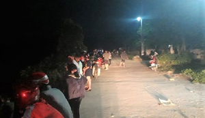 Người đàn ông lao xuống sông cứu nữ sinh nhảy cầu tự tử trong đêm